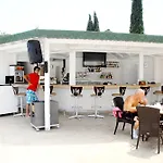 Hotel Queen By Important Group Travel
