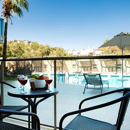 Queen By Important Group Travel Ξενοδοχείο 4*