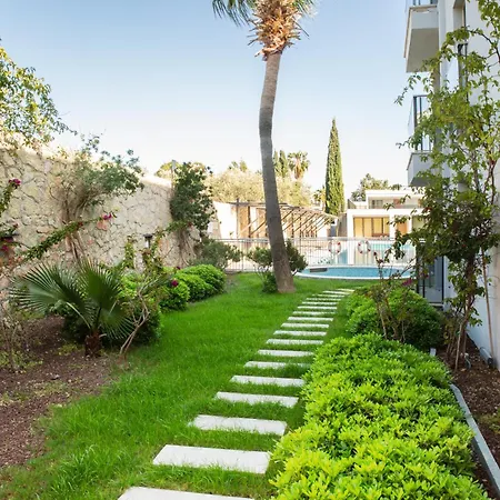 Ξενοδοχείο Queen By Important Group Travel 4*