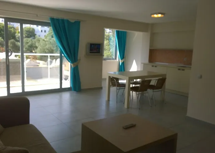 Hotel Queen By Important Group Travel 4*