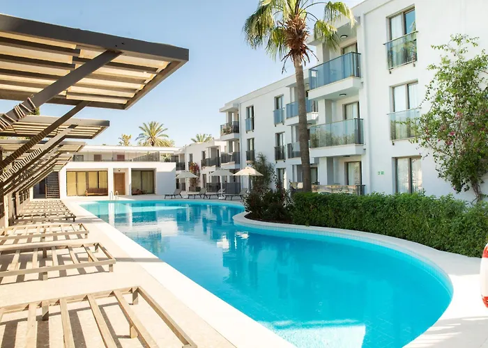 Queen By Important Group Travel Hotel