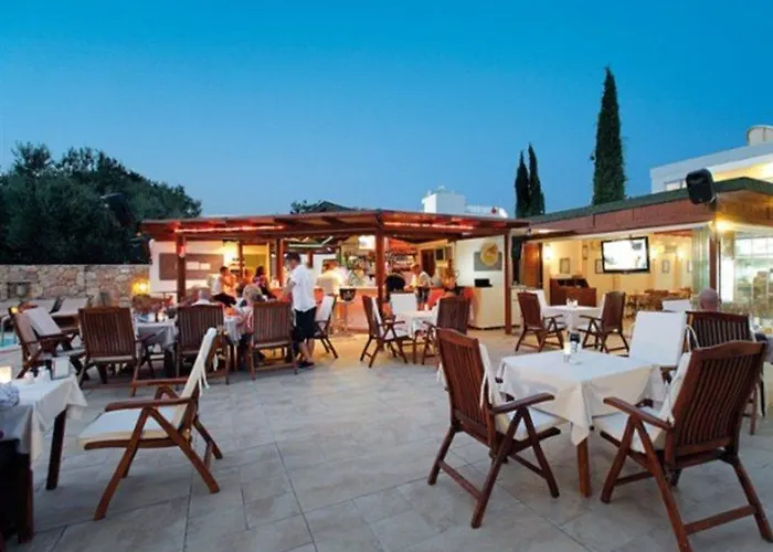 Queen By Important Group Travel Hotel