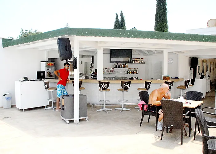 Hotel Queen By Important Group Travel