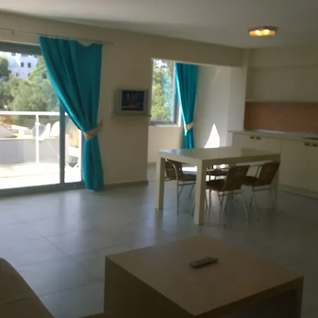 Aparthotel Queen By Important Group Travel 3*