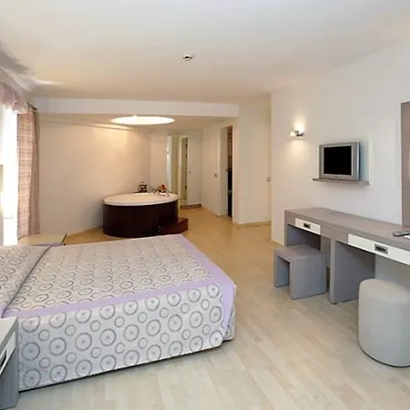 Aparthotel Queen By Important Group Travel