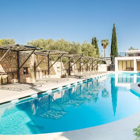Aparthotel Queen By Important Group Travel 3*