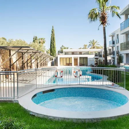 Queen By Important Group Travel ホテル グムベット