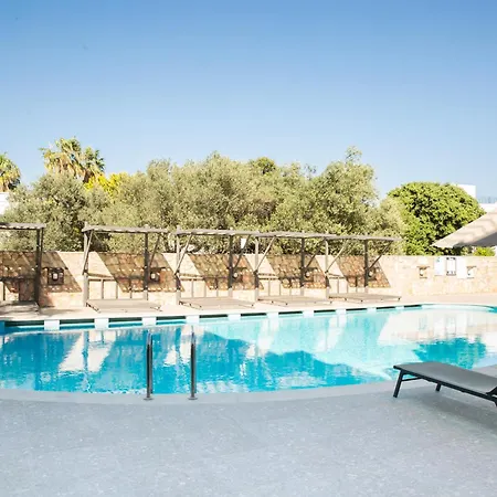 Aparthotel Queen By Important Group Travel 3*