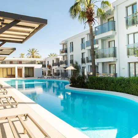 Queen By Important Group Travel Aparthotel