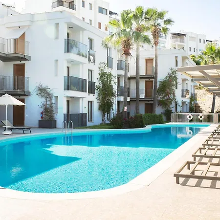 Aparthotel Queen By Important Group Travel 3*