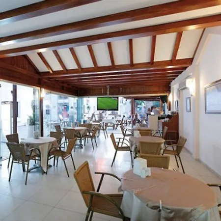 Queen By Important Group Travel Hotel