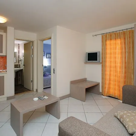 Queen By Important Group Travel Aparthotel 3*