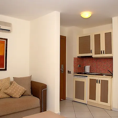 Aparthotel Queen By Important Group Travel 3*