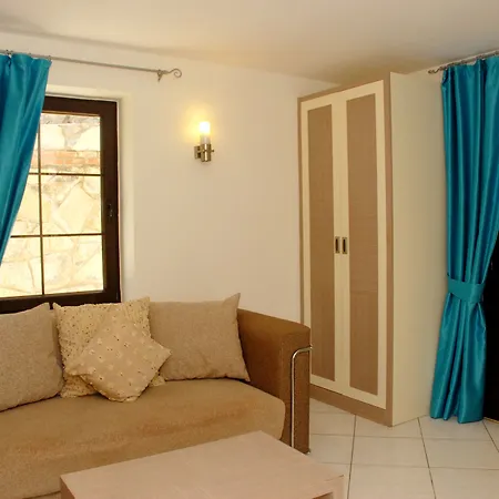Aparthotel Queen By Important Group Travel 3*