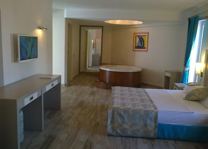 Queen By Important Group Travel Hotel