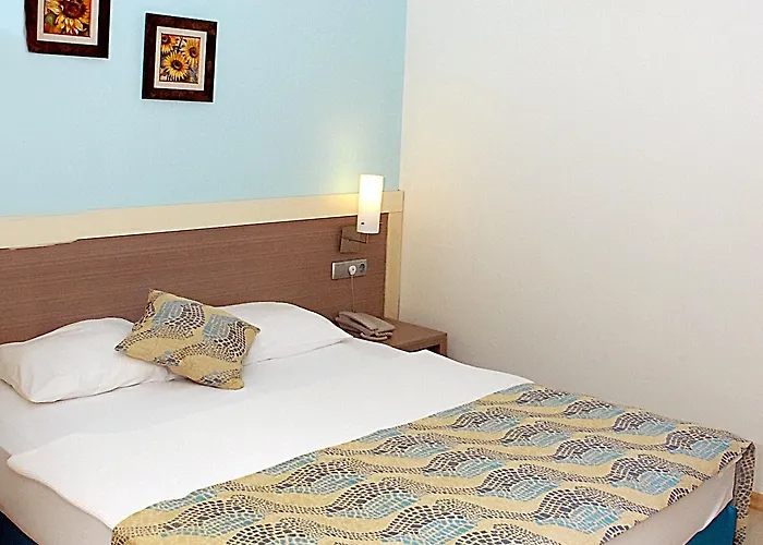 Hotel Queen By Important Group Travel Gümbet