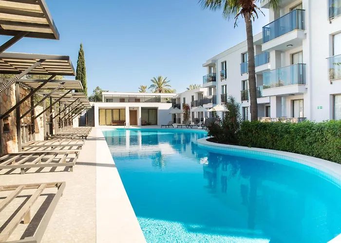 Queen By Important Group Travel