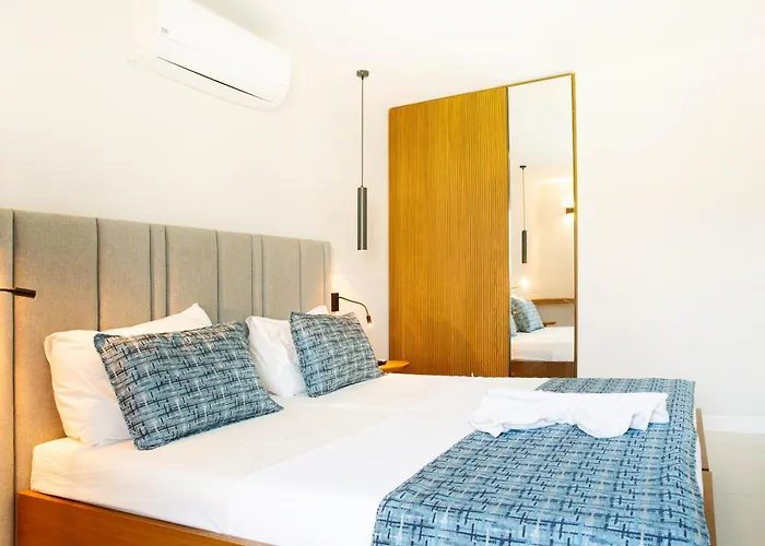 Queen By Important Group Travel Hotel