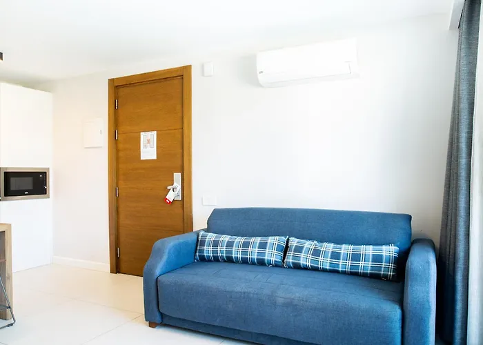 Hotel Queen By Important Group Travel