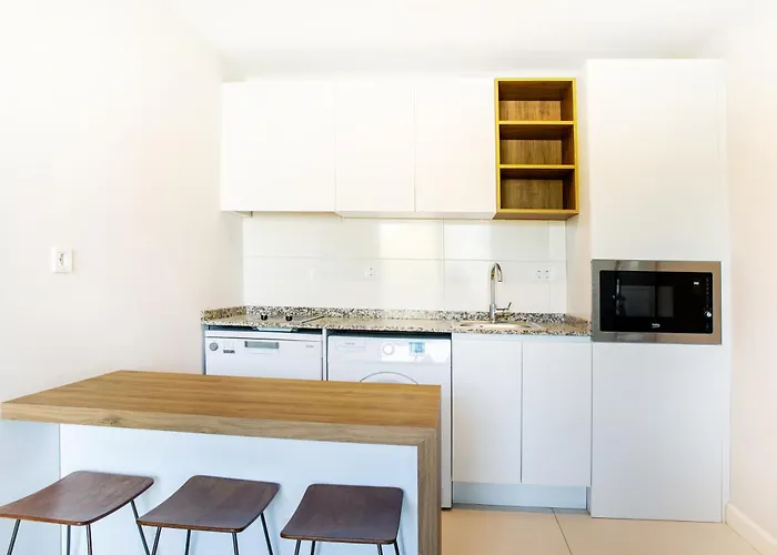 Queen By Important Group Travel Hotel 4*