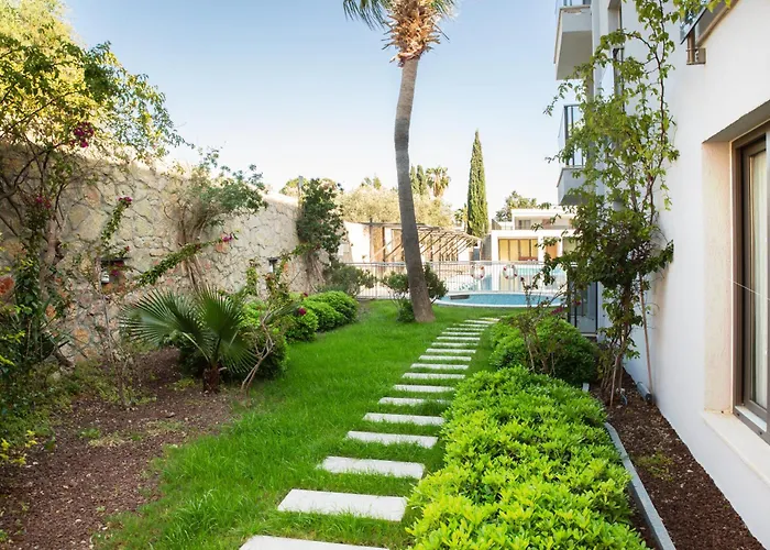 Hotel Queen By Important Group Travel 4*