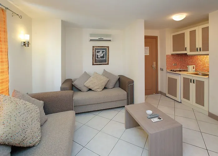 Queen By Important Group Travel 4*