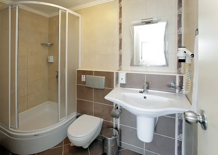 Queen By Important Group Travel Hotel