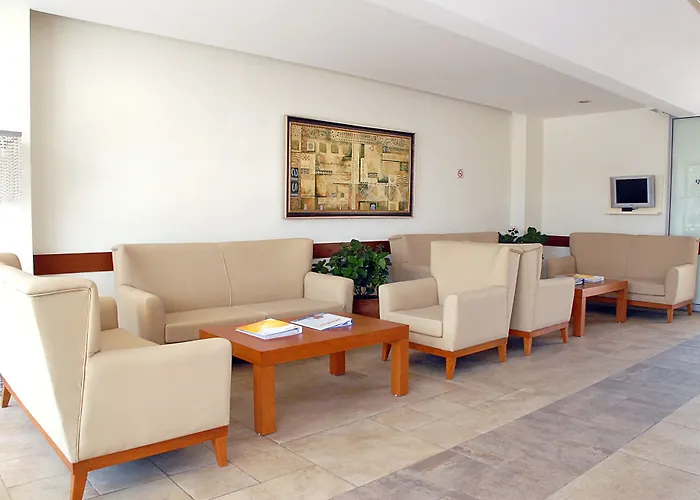 Hotel Queen By Important Group Travel 4*