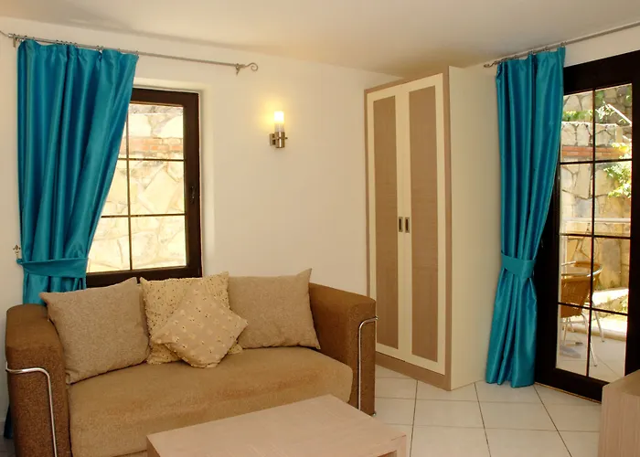 Hotel Queen By Important Group Travel 4*