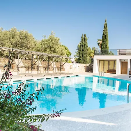 Queen By Important Group Travel Hotel 4*