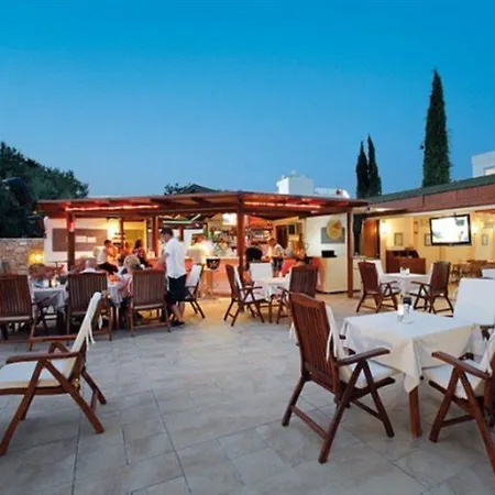 Queen By Important Group Travel 호텔