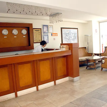 호텔 Queen By Important Group Travel 4*